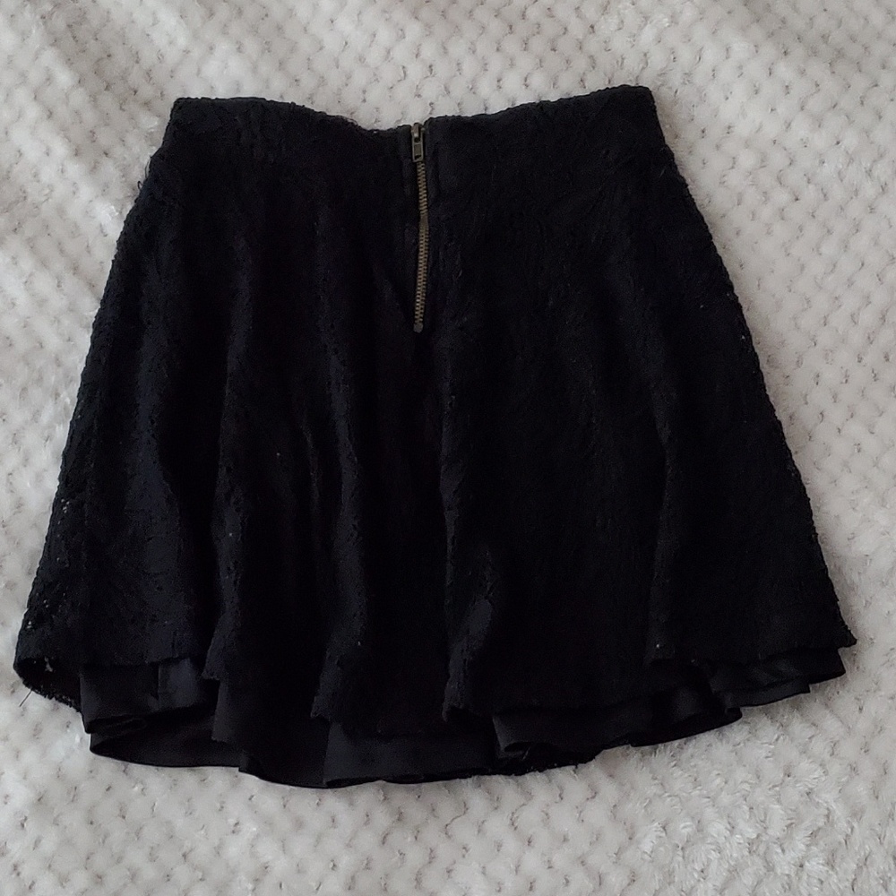 Black lace skater skirt - Picture 2 of 3